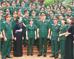 Xây dựng lực lượng vũ trang Quân khu vững mạnh về chính trị theo lời Bác Hồ dạy